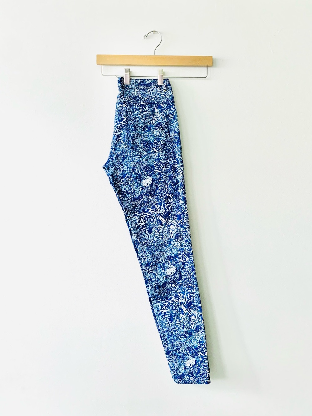 NEW H&M Navy and White Floral Bleached Cotton Denim Skinny Jeans
